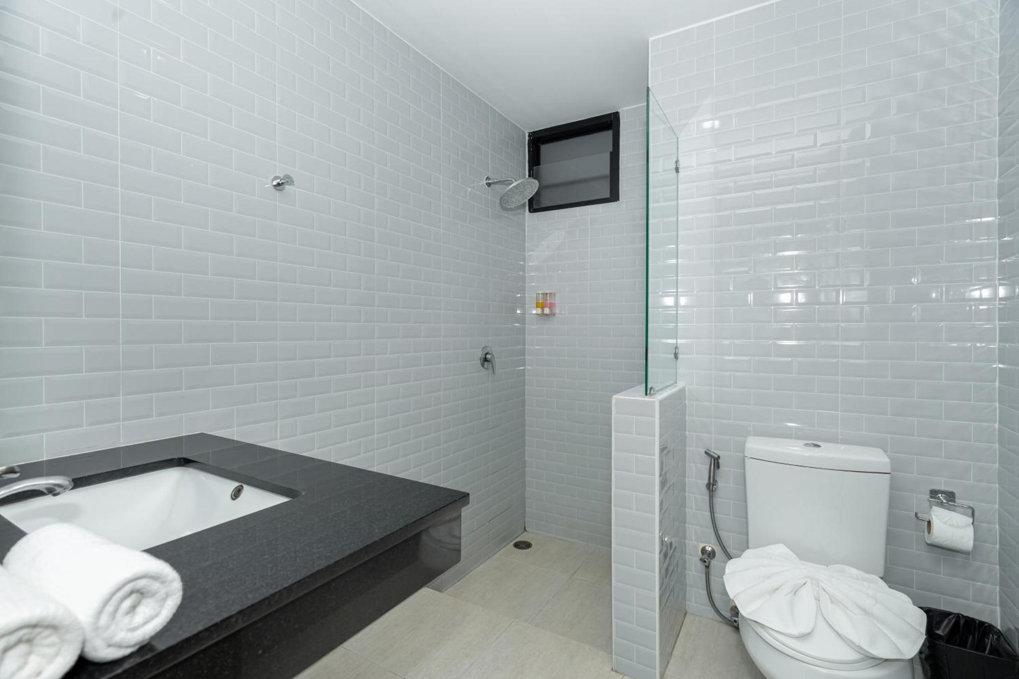 Anchan Boutique Hotel- Sha Plus Чалонг Екстер'єр фото
